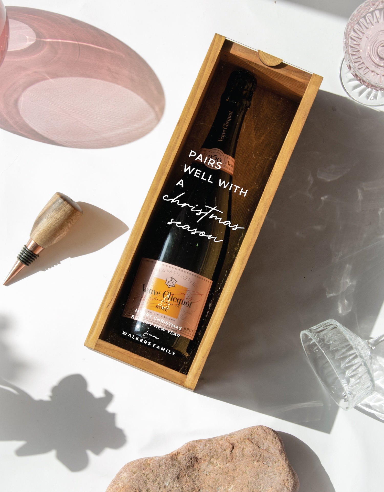 PAIRS WELL WITH CHRISTMAS (FR)