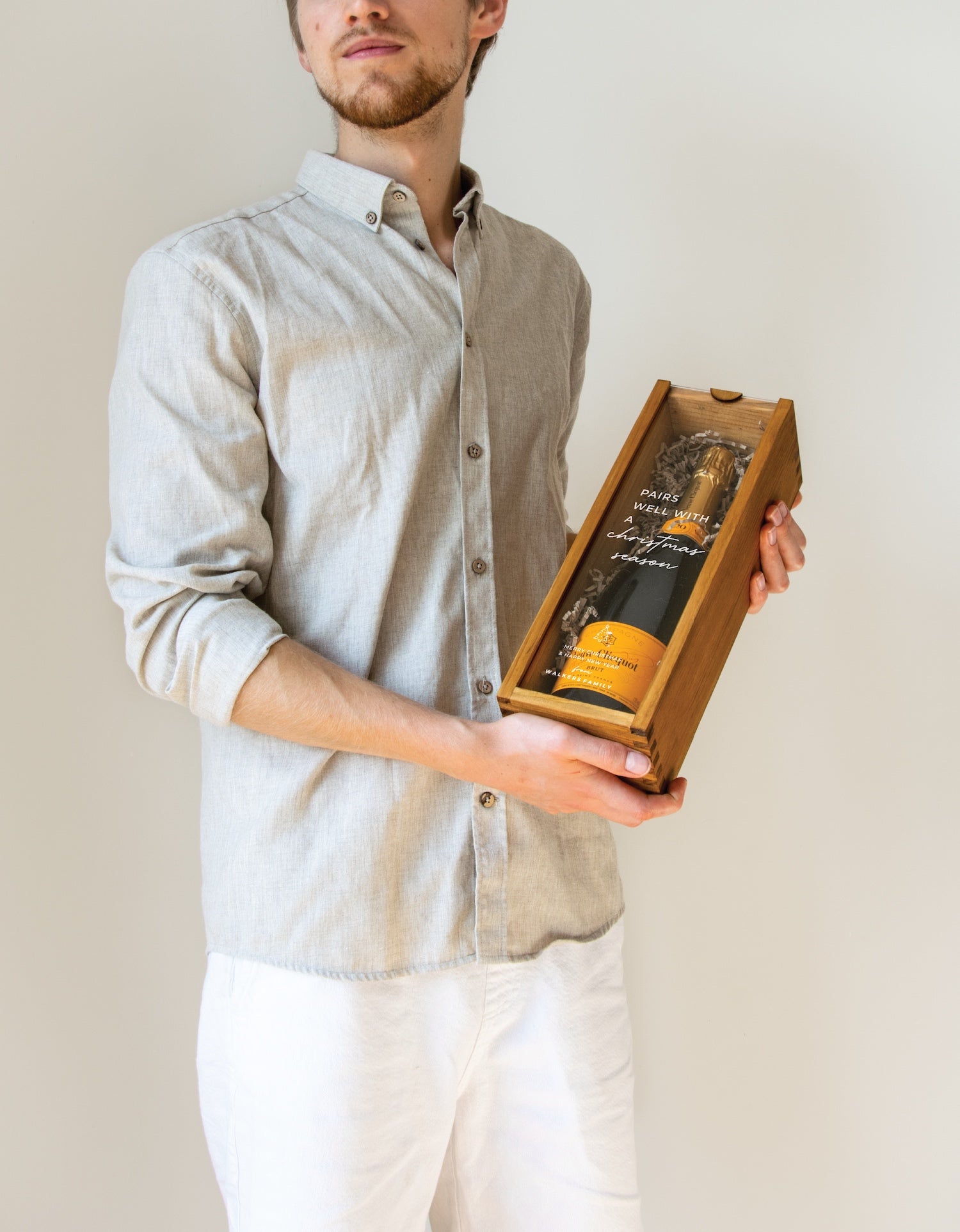 PAIRS WELL WITH CHRISTMAS (FR)